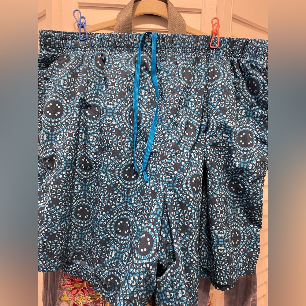 Columbia Women’s Sandy River “Drawstring Shorts” Size 1X Blue Dots ZipPocket EUC